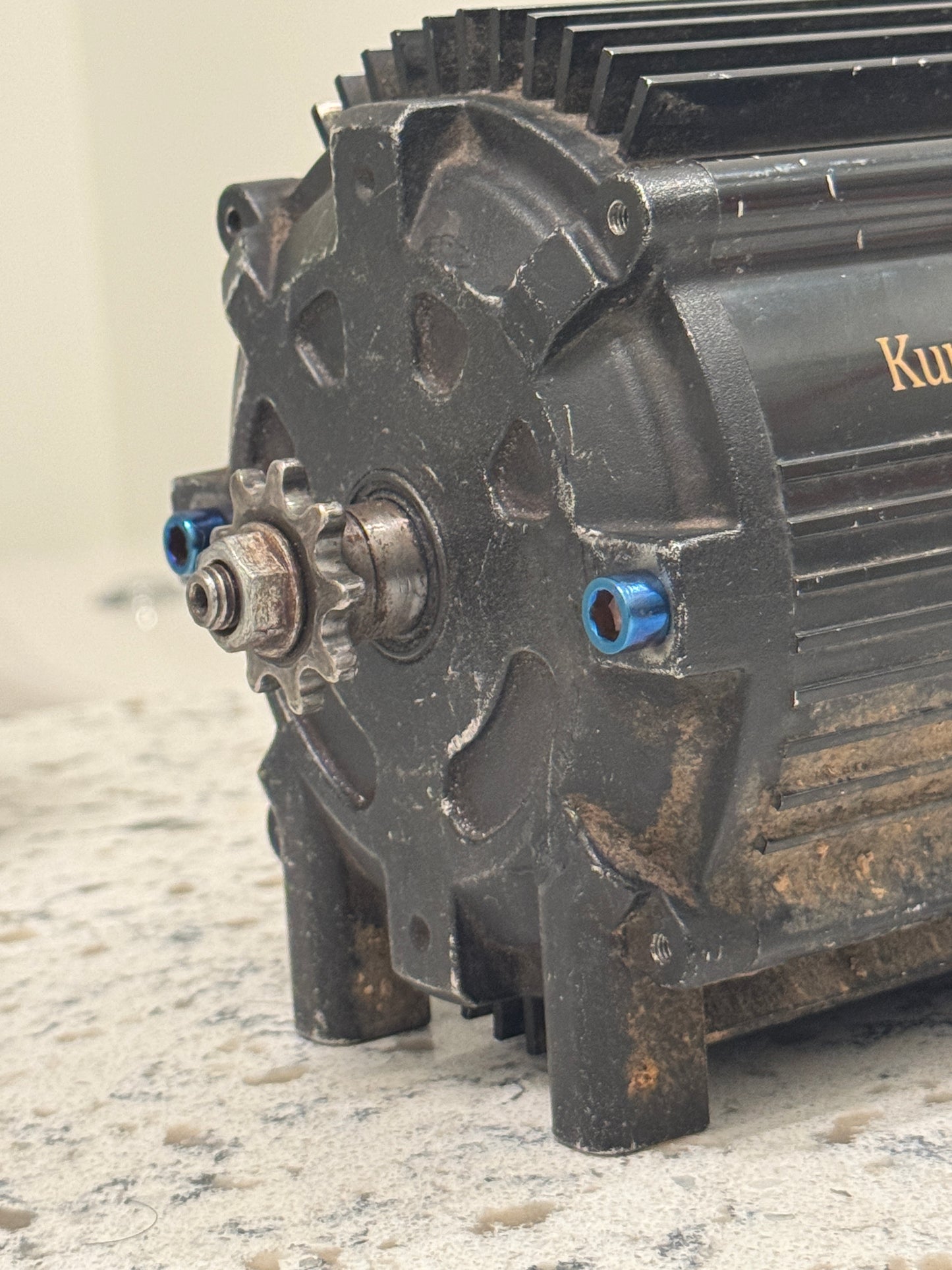 Razor motor titanium