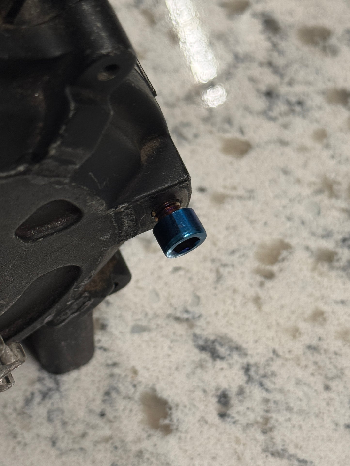 Razor motor titanium